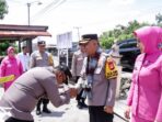 Kapolres Pinrang Di Dampingi Ketua Bhayangkari Cabang Pinrang Berkunjung Ke Polsek Tiroang