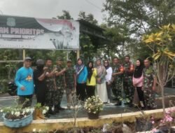 Babinsa Koramil 1420-03/Maritengngae bersama Lurah Lakessi menanam Pohon disekitar Kantor Lurah.