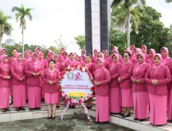 Peringati HKGB ke-72, Bhayangkari Sidrap Tabur Bunga di Taman Makam Pahlawan