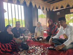 Lea dari Komunitas Indo Ambo dan Rosmini dari Komunitas Arjuna Srikandi Family Hadiri Persiapan Gau Malebbina di Saoraja Lapinceng