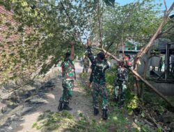 Gerebek sampah, Ws.Danramil 1420-05/Dua Pitue bersama warga kompak bersihkan lingkungan.