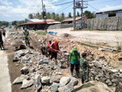 Upaya Normalisasi Saluran Air, Koramil 1420-04/Watangpulu Bantu Warga bangun Saluran irigasi.