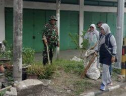 Gotong Royong bersih bersih Pasar Wala oleh Babinsa Serka Irwan.