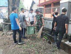 Koramil 1420-06/Panca Rijang bersama Camat Panca Rijang bersih bersih di Monumen Bambu Runcing.
