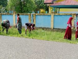Koramil 1420-02/Tellu Limpoe Bersama Guru dan Siswa SDN 1 Amparita Gelar Karya Bhakti