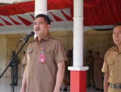 Pimpin Upacara Bendera Perdana 2025, Sekda Sidrap Tekankan Efektivitas Jumat Bersih