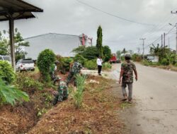 Babinsa Koramil 03/Maritengngae ajak warga Karya Bhakti Pembersihan Parit dan Bahu Jalan di Kelurahan Lakessi