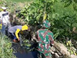 Koramil 1420-05/Dua Pitue Gelar Karya Bakti di Desa salobukkang Antisipasi Banjir Musim Hujan