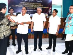 Ketua DPRD Pinrang Terima Berita Acara Dan Keputusan KPU kabupaten Pinrang