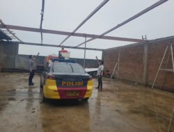 Bencana Angin Kencang di Sidrap, Polres Turun Tangan Bantu Warga dan Pulihkan Akses Jalan