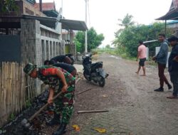 Cegah Banjir dan DBD, Koramil-04/ Watang Pulu Kodim 1420/Sidrap Bersihkan Saluran Air