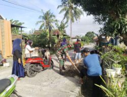 Semangat Peduli Lingkungan, Babinsa Koramil 1420-06/Panca Rijang Bersama Warga Melaksanakan Pembersihan Saluran Air