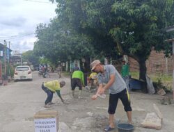 Jamaah Masjid Raodhatutthalibin dan Warga Dusun Lakoro Kompak Perbaiki Jalan Provinsi yang Rusak di Desa Lautang