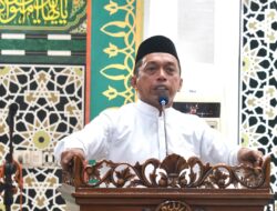 Syaharuddin Alrif Salat Tarawih dan Beri Ceramah di Masjid Agung Pangkajene