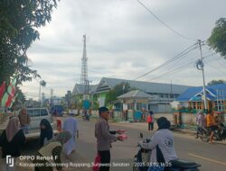 Polsek Panca Rijang Tebar Kebaikan, Bagi-Bagi Takjil untuk Pengguna Jalan