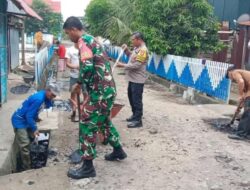 Babinsa Koramil1420-02/Tellu Limpoe dan Bhabinkamtibmas Bantu Warga Bersihkan Selokan