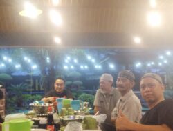 Ketua DPC LSM Triga Nusantara Indonesia Dpc.Sidrap, Ir. Ashadi Kadir, Serahkan SK Pengurus Baru dan Gelar Buka Puasa Bersama di Rumah Makan Labugis