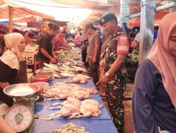 Babinsa Koramil 1420-06/Panca Rijang Awasi Harga Sembako di Pasar Sentral Rappang