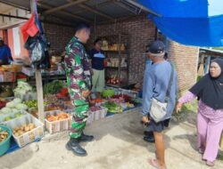 Danramil 1420-04/Wattang Pulu Pantau Harga Sembako di Pasar Lawawoi