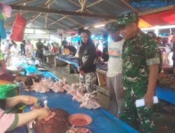 Babinsa Koramil 1420-05/Dua Pitue Tinjau Aktivitas di Pasar Tradisional, Yakinkan Kestabilan Harga di Bulan Suci Ramadhan