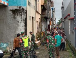 Koramil 1420-06/Panca Rijang Gelar Karya Bhakti Bersihkan Saluran Air di Kelurahan Lalebata.