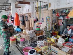 Hari Terakhir Ramadhan, Babinsa Ramil 1420-03/Maritengngae Pantau Harga Bahan Pokok di Pasar Sentral Pangkajene