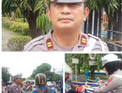 Betuk Pedulih, Satlantas Polres Pinrang Bagi Bagi Takjil Ke Para Pengguna Jalan