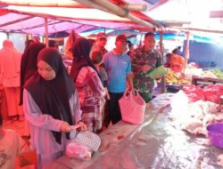 Harga Bahan Pokok Terpantau Stabil, Babinsa Koramil 1420-01/Panca Lautang Lakukan Pemantauan di Pasar Bilokka