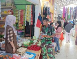 Babinsa Koramil 1420-02/Tellu Limpoe Laksanakan Pemantauan Harga dan Ketersediaan Bahan Pokok di Pasar Sentral Amparita