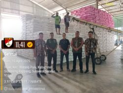 Ws. Pasiter Kodim 1420/Sidrap bersama dengan Pimpinan Perum Bulog Kunjungi Penggilingan Padi