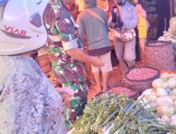Babinsa Kelurahan Pangkajene Lakukan Pemantauan Harga Bahan Pokok di Pasar Sentral