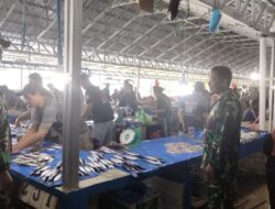 Babinsa Koramil 1420-04/Watang Pulu Lakukan Pemantauan Harga Sembako di Pasar Lawawoi