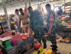 Babinsa Ramil 1420-04 Watang Pulu Awasi Ketat Harga Sembako di Pasar Lawawoi