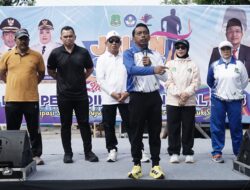 Jalan Sehat Warnai Peringatan Hardiknas 2025 di Sidrap