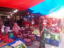 Babinsa Rappang Pantau Harga Sembako di Pasar Sentral, Pastikan Stabilitas Harga untuk Masyarakat