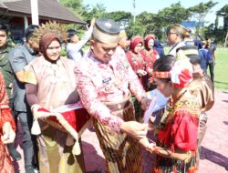Semangat Kebhinekaan Warnai Upacara Hardiknas di Sidrap, Kapolres Ikut Tampil Berbusana Adat