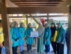 TP PKK Sidrap Salurkan Bantuan UMKM di Abbokongeng