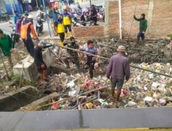 Koramil 1420-05/Dua Pitue Bersama warga dan kelompok tani Gelar Karya Bhakti.