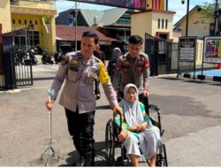 Momen Haru di Polres Sidrap, Lansia Hj. Dira: “Terimakasih atas Bantuan dan Kepeduliannya