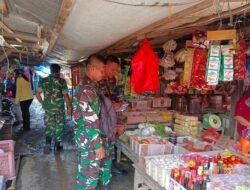 Babinsa Pajalele Sisir Pasar Amparita, Cek Harga Sembako Terkini