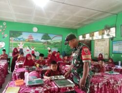 Babinsa Kodim 1420/Sidrap Dampingi Ribuan Siswa Nikmati Makan Bergizi Gratis