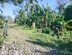 Babinsa Desa Passeno Karya Bakti Perbaikan saluran air dan Jalan Tani Bersama Warga