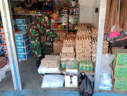 Pastikan Stok Aman dan Harga Stabil, Babinsa Koramil 1420-03/Maritengngae Turun Langsung ke Pasar Sentral Pangkajene