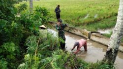 Babinsa Desa Dongi dan Petani Sipatuo Kompak Bersihkan Irigasi, Dukung Pertanian Maju!