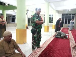 Babinsa Koramil Jajaran Kodim 1420/Sidrap Laksanakan Safari Shalat Subuh Berjamaah Di Masjid Wilayah Binanan