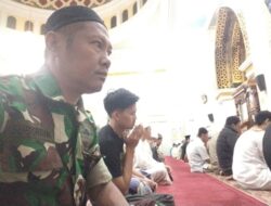 Pererat Silaturahmi dan Jaga Kondusifitas, Babinsa Kodim 1420/Sidrap Laksanakan Safari Subuh dan Komsos Serentak