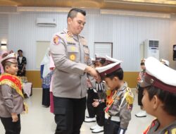 Penuh Haru dan Cinta, Kapolres Sidrap Dampingi Anak TK Kemala Bhayangkari Sidrap Menuju Jenjang Baru