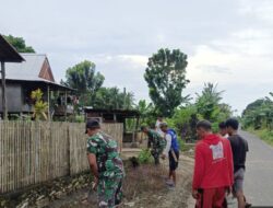 Batituud Koramil 1420-02/Tellu Limpoe Pimpin Karya Bakti Bersihkan Saluran Air di Baula