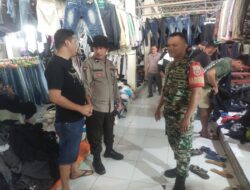 Babinsa Kodim 1420 Sidrap Pantau Harga Kebutuhan Pokok di Pasar