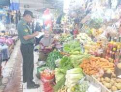 Babinsa Kelurahan Pangkajene Pantau Harga dan Ketersediaan Bahan Pokok di Pasar Sentral